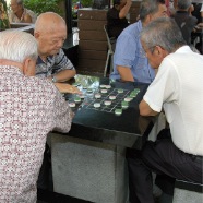 Singaporian play board game